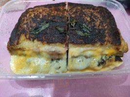 Melt Grilled Cheesery food