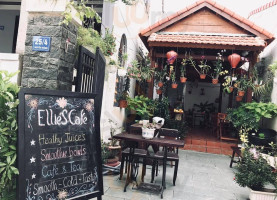 Ellie's Cafe food