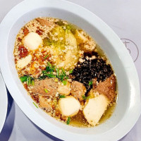 Yà Zhū Yú Yuán Ròu Cuǒ Miàn food