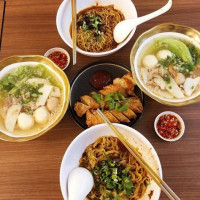 Yà Zhū Yú Yuán Ròu Cuǒ Miàn food