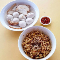 Rú Jì Xiǎo Chú food