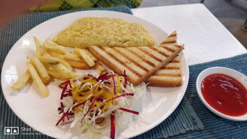 Roy's Cafe food