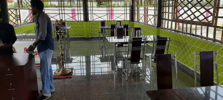 Annam Gramiya Virunthu Family outside