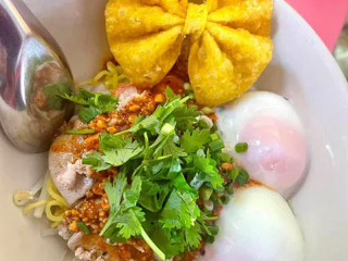 โคกกลอยบะหมี่ต้มยำใส่ไข่