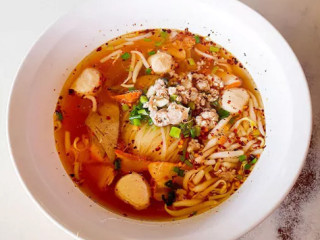 ก๋วยเตี๋ยวหมูต้มยำบ้านจิก