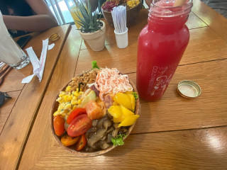Poke Saigon Ly Tu Trong