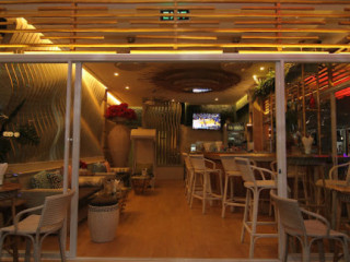 La Vida Bar And Restaurant