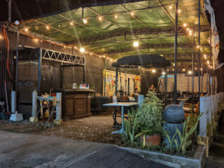El Filo's Restaurant, Bar Karaoke Hub