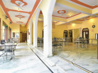 Shivratn Palace Lodge