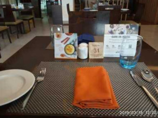 The Eatery At Four Points By Sheraton