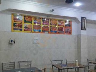 Muman's Royal Cafe