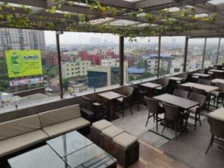 Level Seven, Gastropub Rooftop Lounge