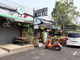 Planet Earth Bar Restaurant