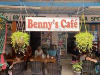 Benny's Caf'e,kerala Spices&books