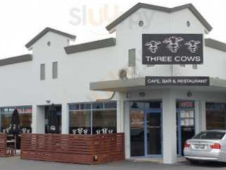 3 Cows Bar Restaurant