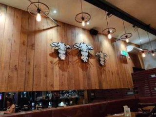 Three Cows Cafe Bar Restaurant