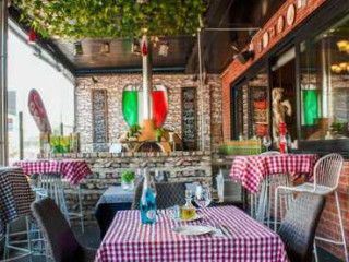 Giovanni's Italian Restaurant Bar