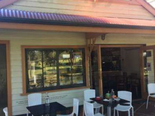 Lounders Boatshed Cafe