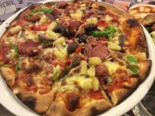Liza’s Woodfired Pizza