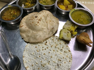 Purohit Gujarati Thali