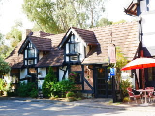 Elizabethan Village Pub