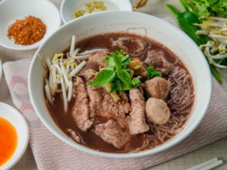 Yí Yí Tài Guó Zhāo Pái Chuán Hé Auntie Thai Signature Noodles