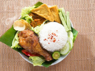 Nasi Ayam Mak Wan