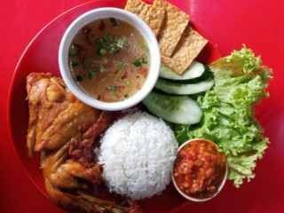 Saujana Char Koey Tiow Ayam Penyet