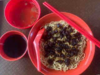 Mee Kolok Mangkuk Merah Benteng