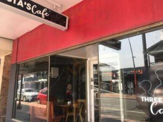 Three Sista's Cafe