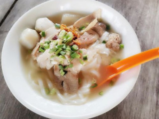 Shi Jiu Koay Teow Soup Shì Jiǔ Guǒ Tiáo