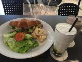 D' Fat Monalisa Cafe