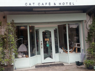 Le Cattitude Cafe