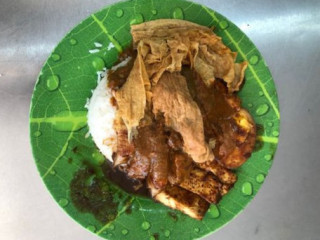 Rendang Nasi Ayam (medan Selera Tiga Tiga Tiga)