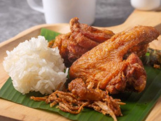 Deep-fried Chicken With Sticky Rice Phsar Leu