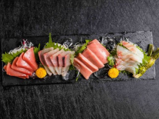 Oishi Seafood Sashimi Sushi