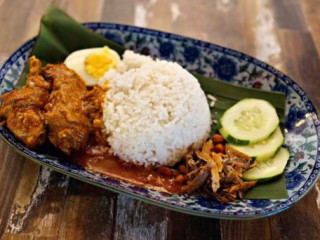 Nasi Lemak Berlauk Jalan Masuk Taman Kandiah