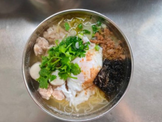 Xīn Tiān De Yú Tóu Mǐ Fěn Bandar Baru Sri Klebang Fish Head Rice Noodle (restaurant 3232)