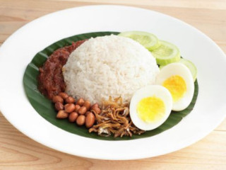 Nasi Lemak Kuning Berlauk