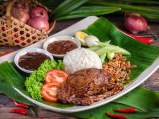 Pak Ali Nasi Lemak Daun Pisang (kota Damansara)