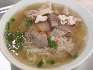 Lǔ Nǎi Zhū Ròu Fěn (pork Noodles) Lunas Food Court