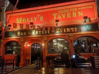 Molly’s Tavern Irish Bar Restaurant