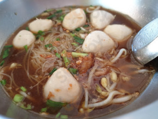 ก๋วยเตี๋ยวลูกชิ้นปลาวีไอพี อร่อยวีไอพี