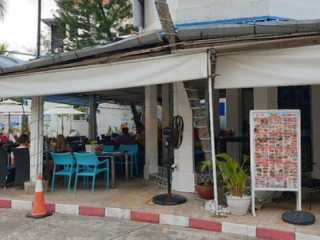 Hakan's Bar Restaurant Lounge