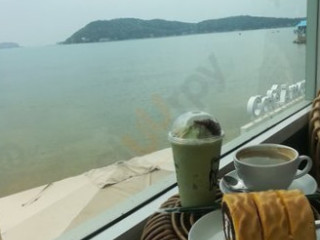 คาเฟ่ อเมซอน ฐานทัพเรือ