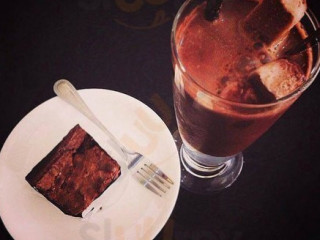 Cocoaholic Chocolate Cafe'