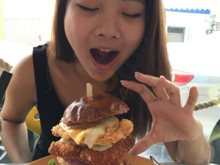 Niú Bī Yáng Xíng Noob Burger