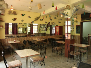 Sarina Bar And Restaurant