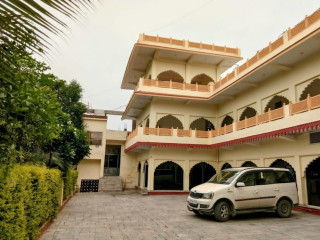 Ratan Palace