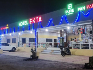 Ekta (pure Veg Rooms)